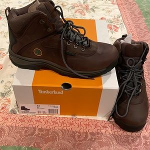 Timberland men’s size 12 white Ledge waterproof boots. Never worn